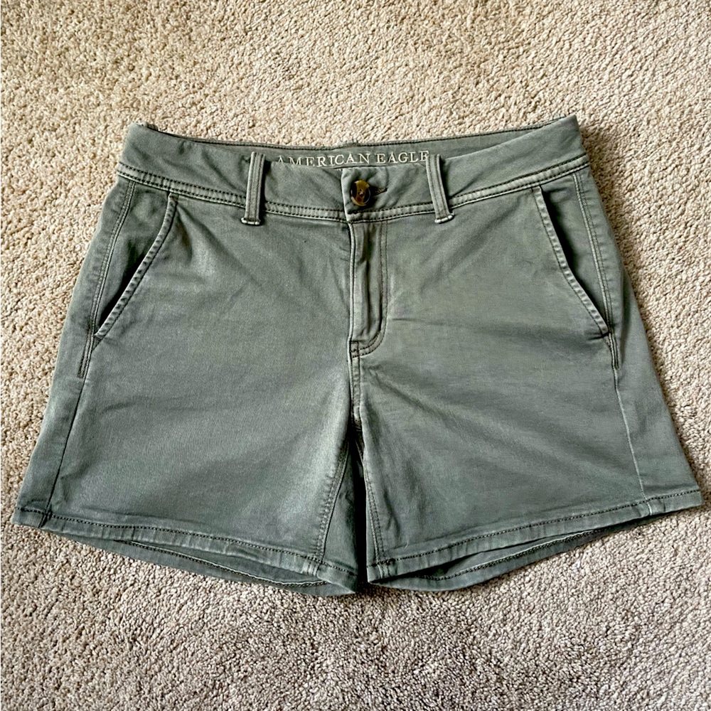 Women’s American Eagle Outfitters Super Stretch Army Green Shorts Size 4